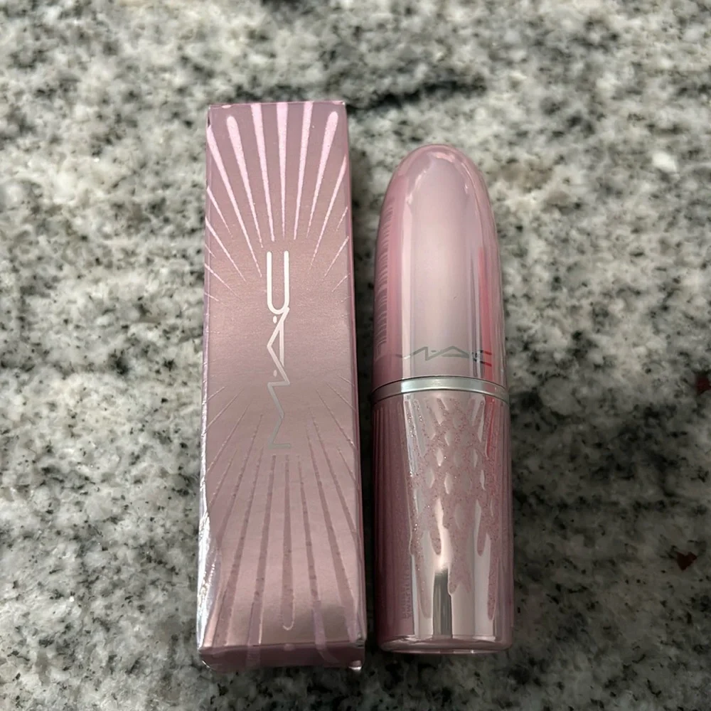 MAC Amplified Creme Frosted Firework Lipstick - OUT WITH A BANG